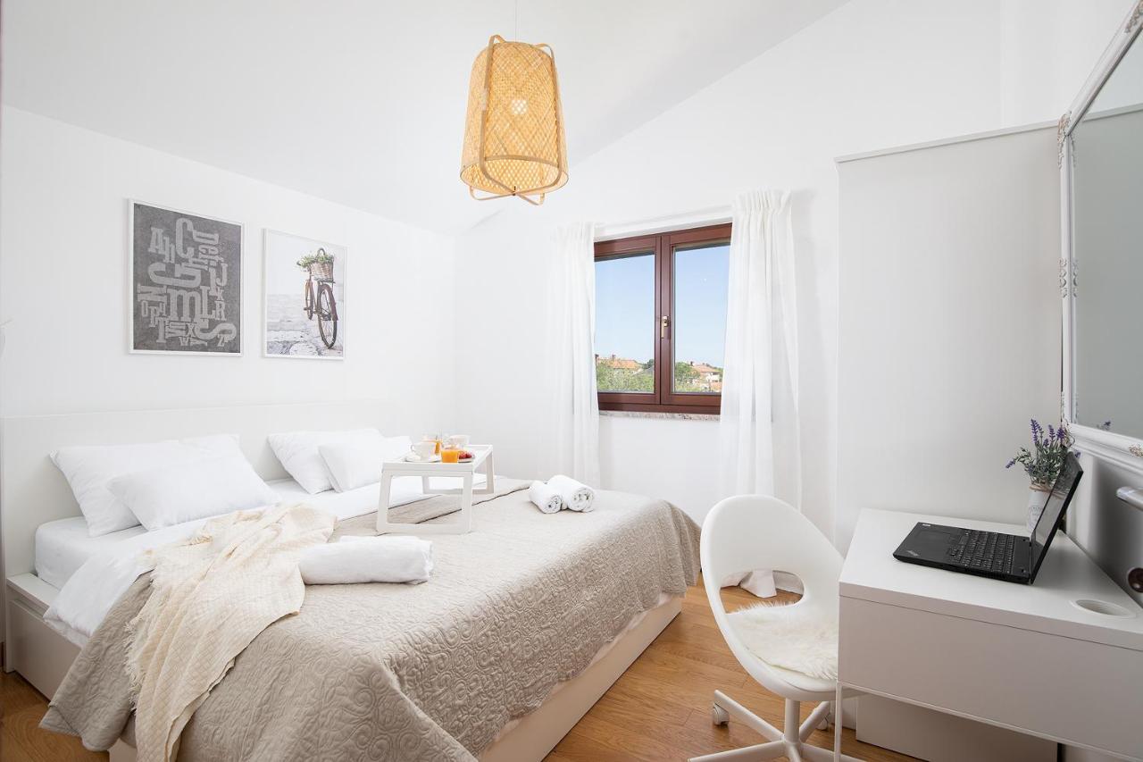 Cesare Apartment, With Swimming Pool And Sea View Liznjan Ngoại thất bức ảnh